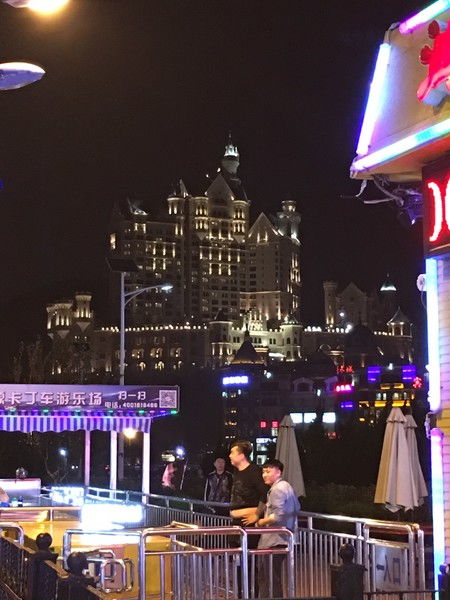 國慶大連行 游船喂海鷗,金石灘趕海,乘坐百年有軌電車,觀看5d球幕電影,入住城堡酒店