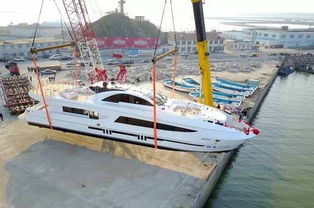 中國(guó)第一艘125英尺的超級(jí)豪華游艇在大連下水試航,簡(jiǎn)直太酷炫了